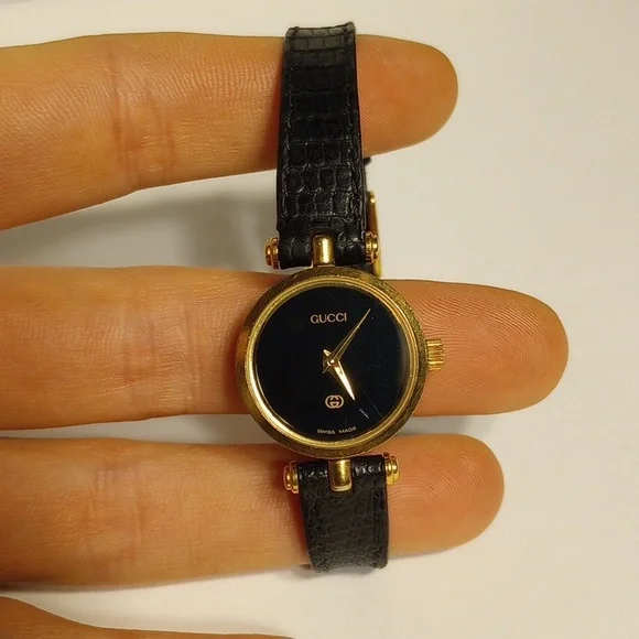 Vintage black and gold gucci deals watch